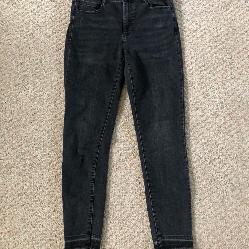 garage size 9 jeans. only worn a handful of times. no flaws